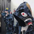 2023 Цзинь парча белый утиный пух мужчины и женщины носят короткий пуховик женский 2023 Новая высококачественная утолщенная пара с капюшоном снаружи